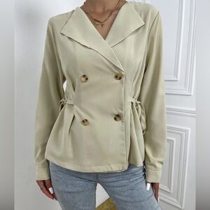 #97 🌺 5/$30 🌺 Trench style blouse with buttons and waist ties
